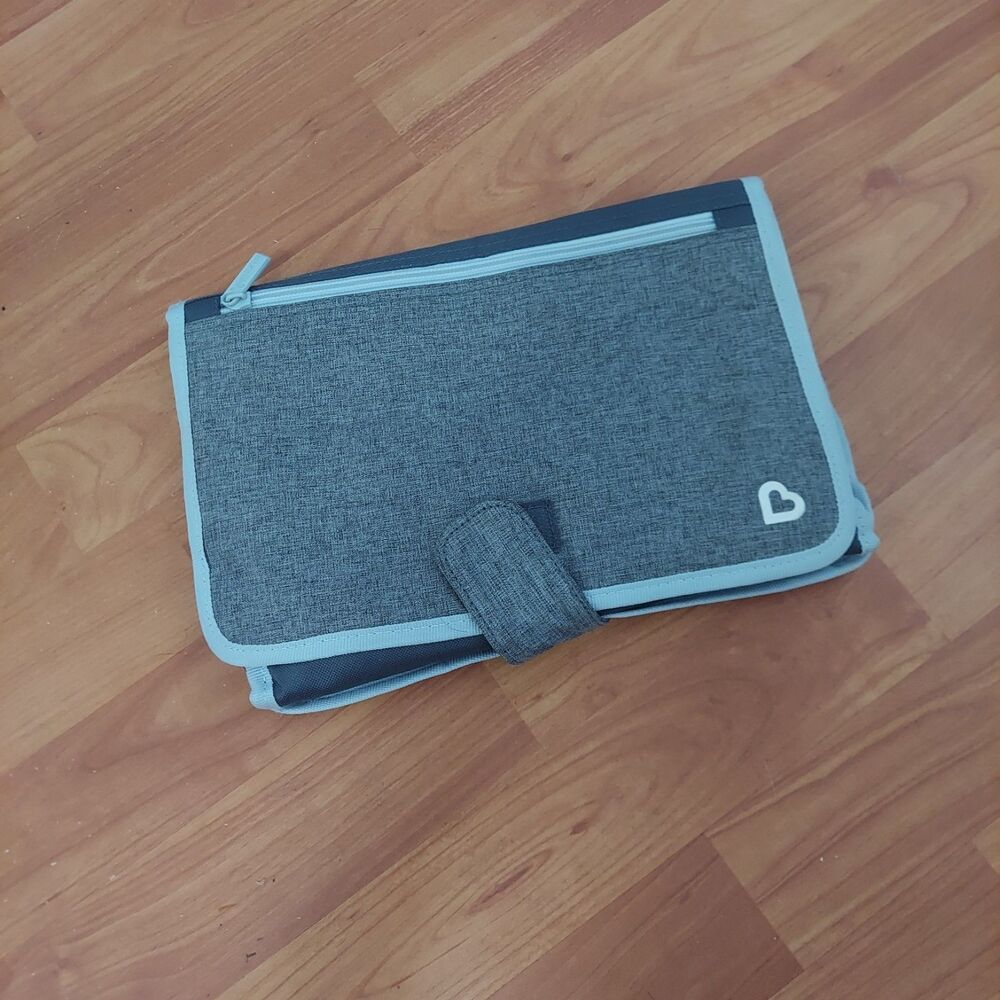 Munchkin Go Change Portable Diaper Changing Kit